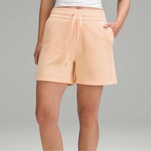 Lululemon Women's Scuba High-Rise 5" Shorts Peach Bellini Size 2